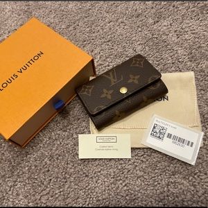 ⭐️SOLD⭐️ Louis Vuitton Monogram 6-key holder